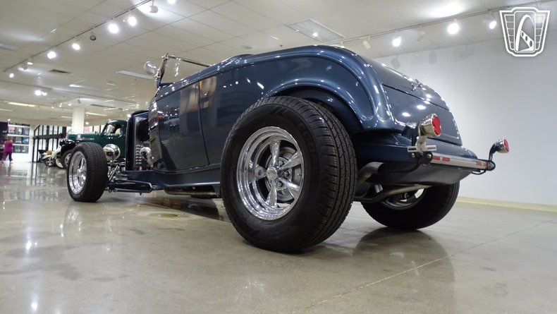 1932 Ford Roadster 10
