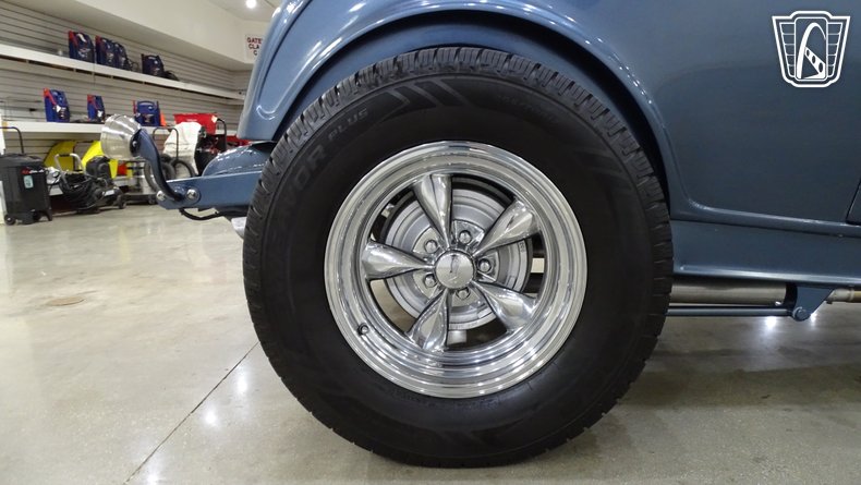 1932 Ford Roadster 43