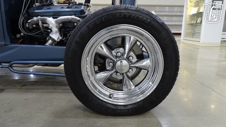 1932 Ford Roadster 44