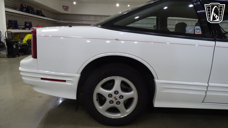 1997 Oldsmobile Cutlass Supreme 32