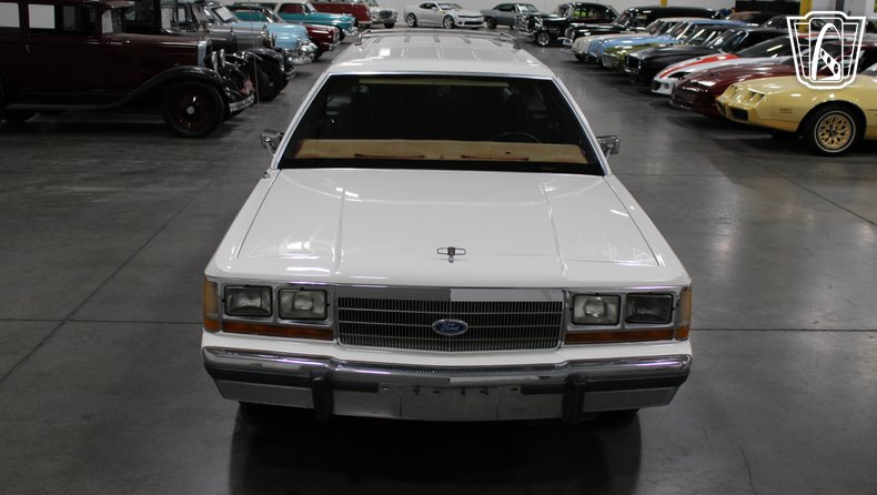 1988 Ford Crown Victoria 2