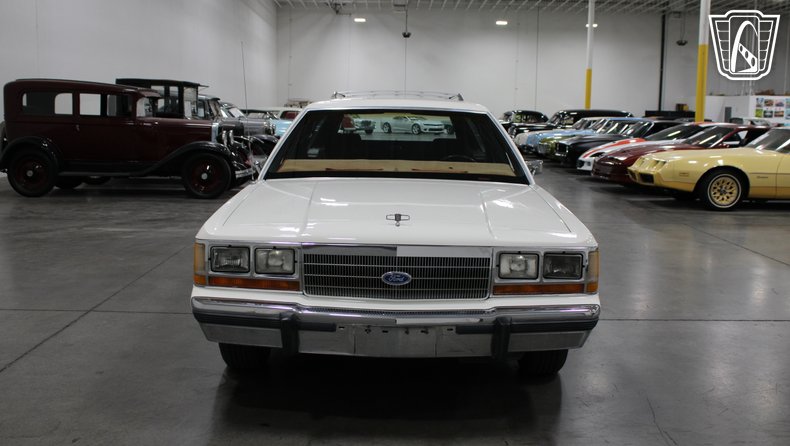 1988 Ford Crown Victoria 10