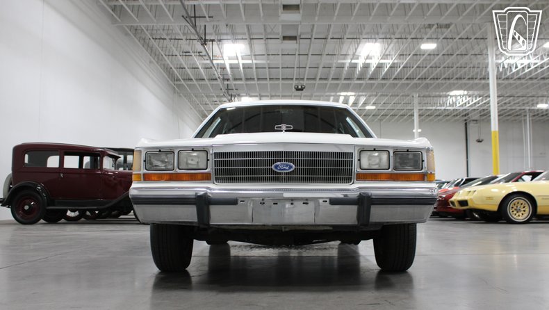 1988 Ford Crown Victoria 18