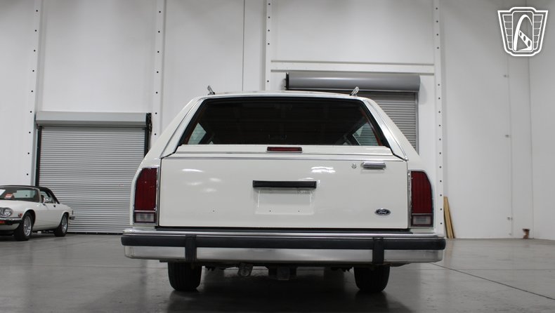 1988 Ford Crown Victoria 22