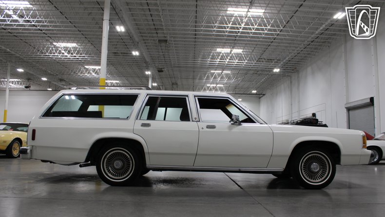 1988 Ford Crown Victoria 24