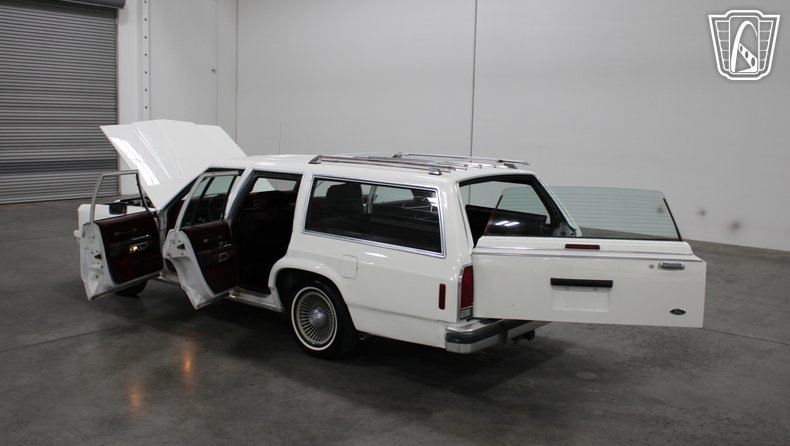 1988 Ford Crown Victoria 29