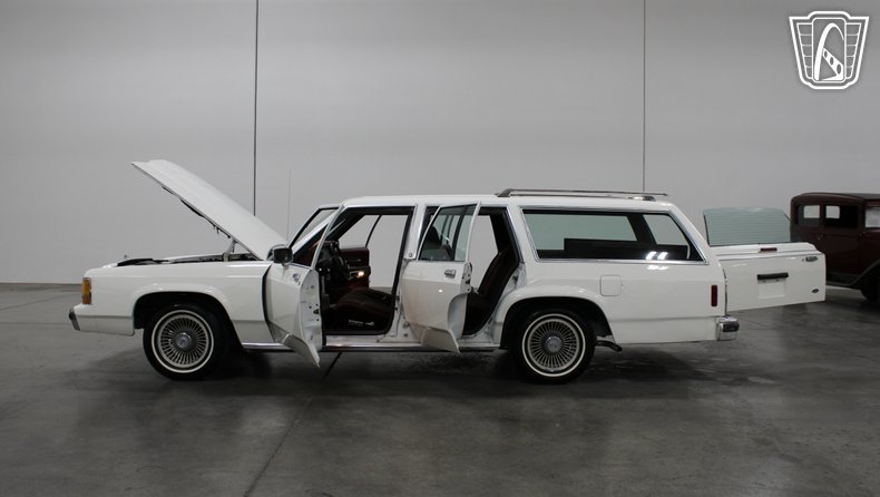 1988 Ford Crown Victoria 36