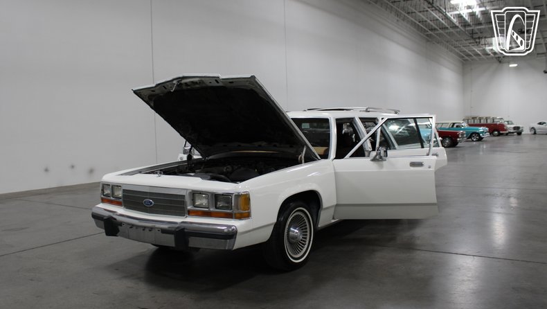 1988 Ford Crown Victoria 35