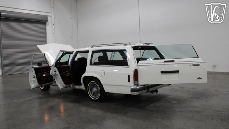 1988 Ford Crown Victoria 37