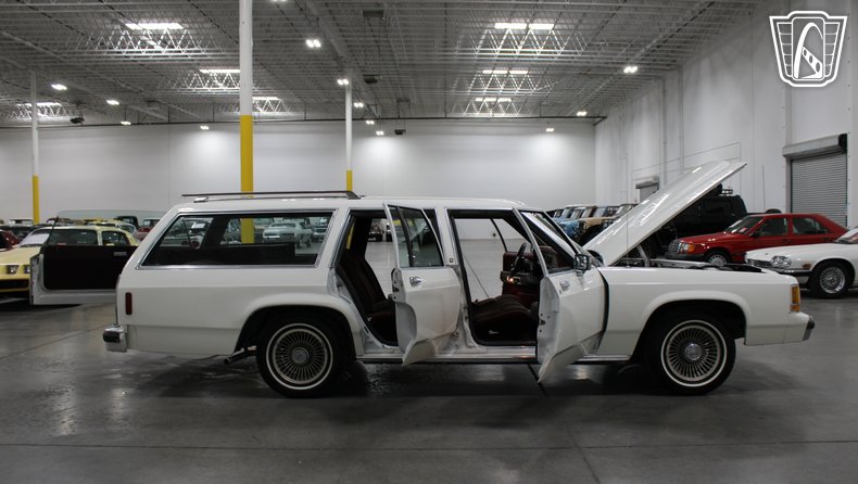 1988 Ford Crown Victoria 40