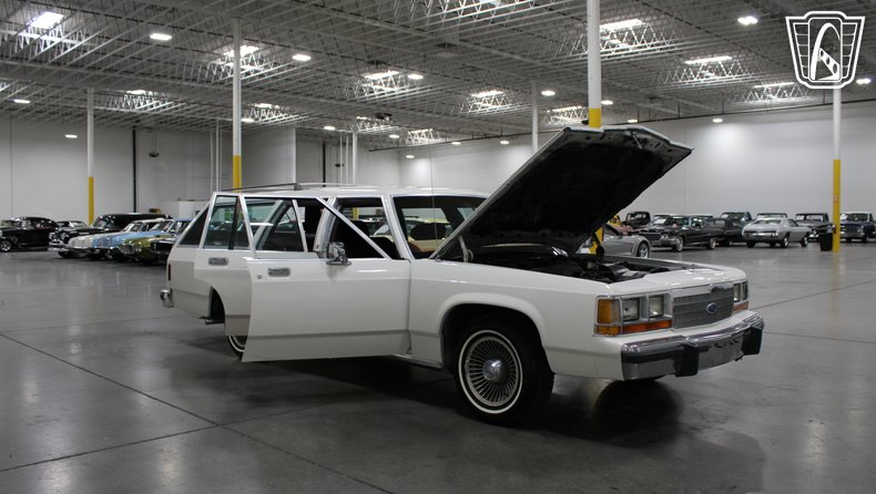 1988 Ford Crown Victoria 41