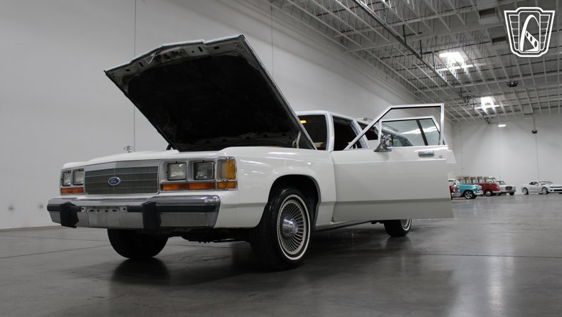 1988 Ford Crown Victoria 43