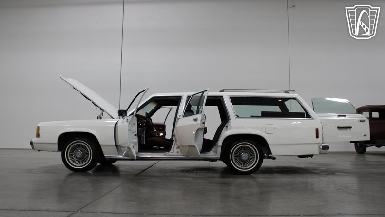 1988 Ford Crown Victoria 44