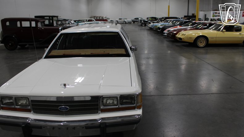 1988 Ford Crown Victoria 52