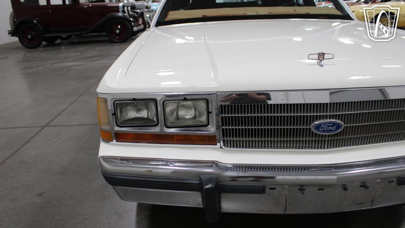 1988 Ford Crown Victoria 62