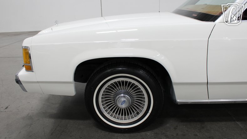 1988 Ford Crown Victoria 65