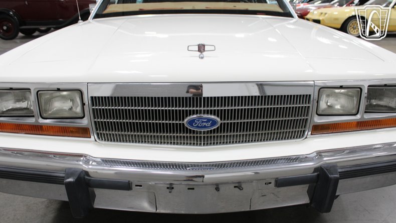 1988 Ford Crown Victoria 63