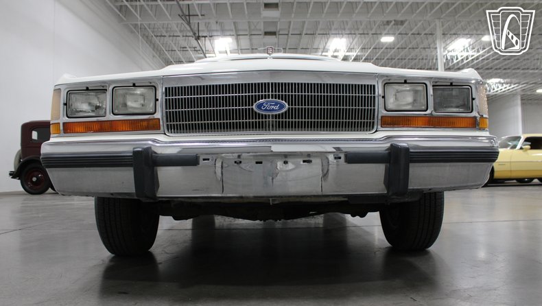 1988 Ford Crown Victoria 75