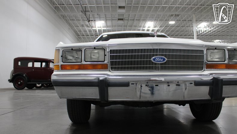 1988 Ford Crown Victoria 74