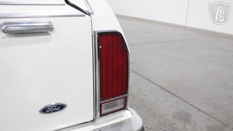 1988 Ford Crown Victoria 92