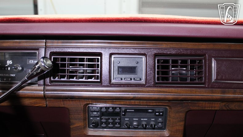 1988 Ford Crown Victoria 107