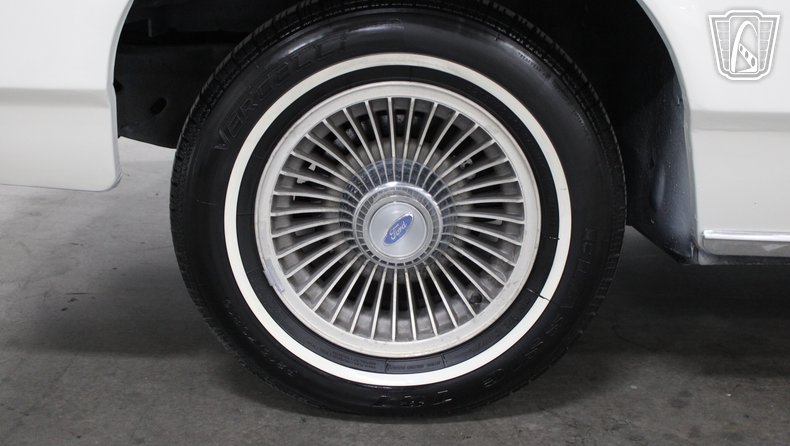 1988 Ford Crown Victoria 114