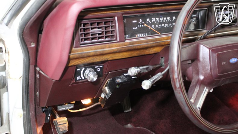 1988 Ford Crown Victoria 112