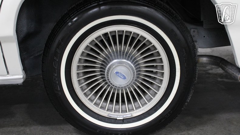 1988 Ford Crown Victoria 115