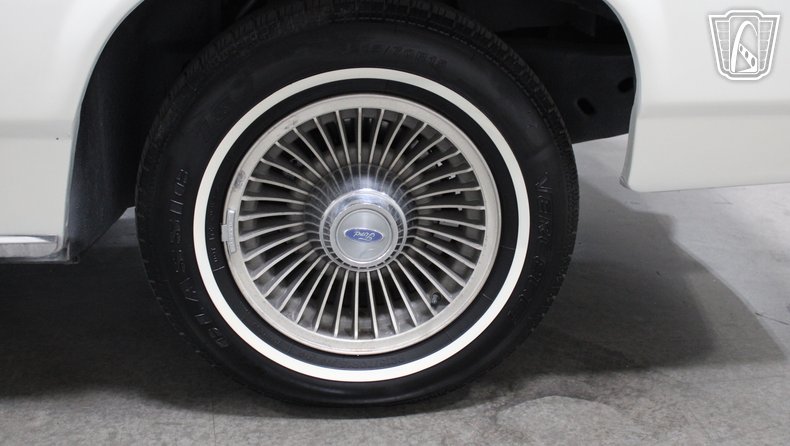 1988 Ford Crown Victoria 117