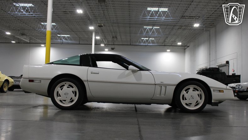 1988 Chevrolet Corvette 24
