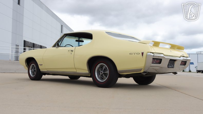 1968 Pontiac GTO 12
