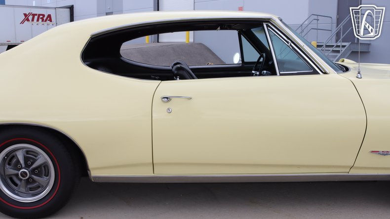 1968 Pontiac GTO 38