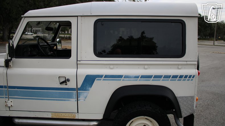 1984 Land Rover Defender 90 30