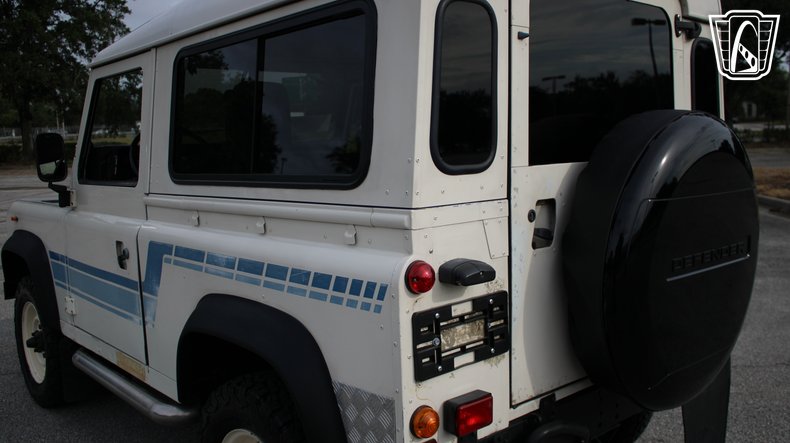 1984 Land Rover Defender 90 31