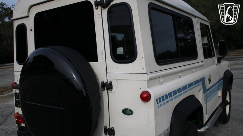1984 Land Rover Defender 90 32