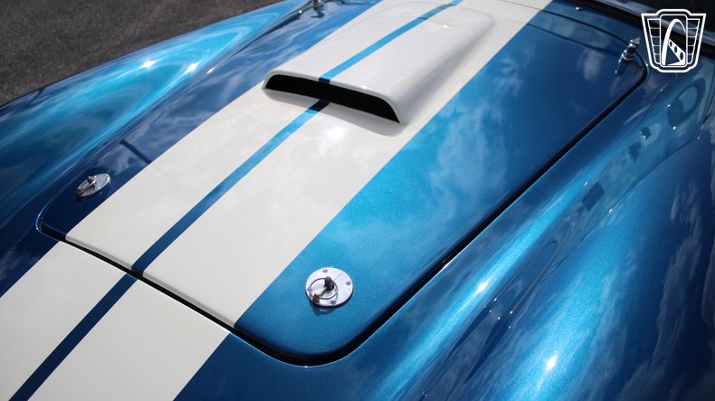 1965 Ford Cobra 38