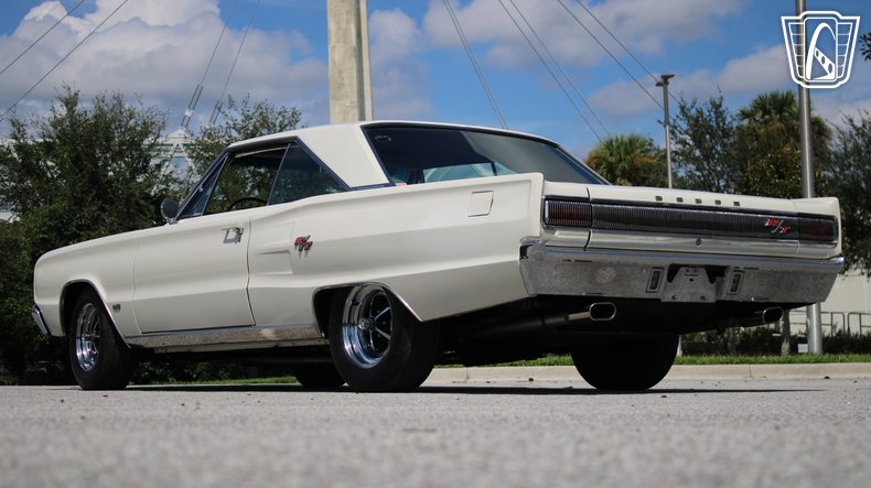 1967 Dodge Coronet 11