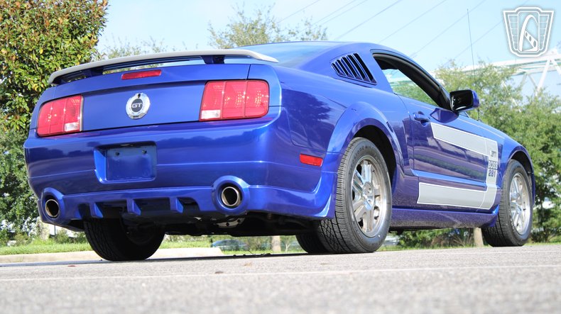 2005 Ford Mustang 18