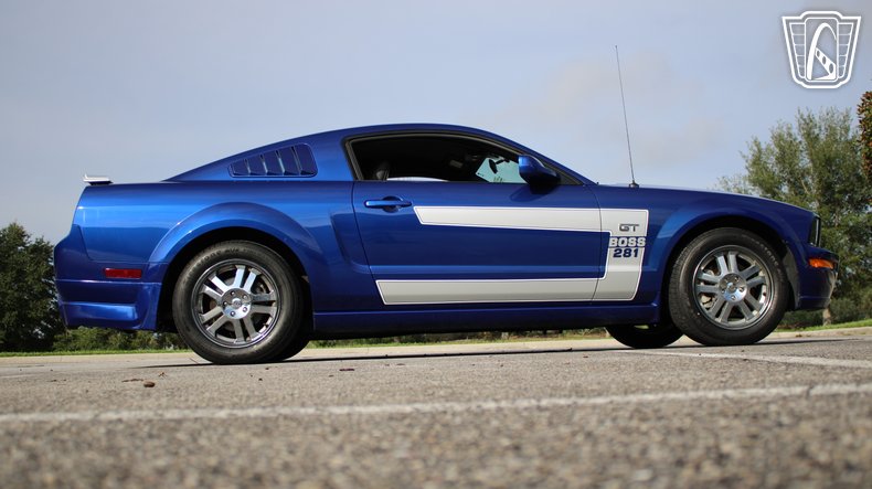 2005 Ford Mustang 21