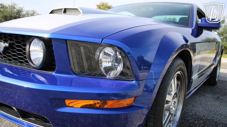 2005 Ford Mustang 28