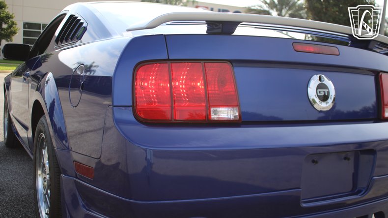 2005 Ford Mustang 32