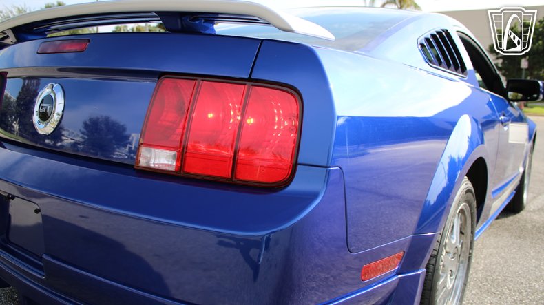 2005 Ford Mustang 33