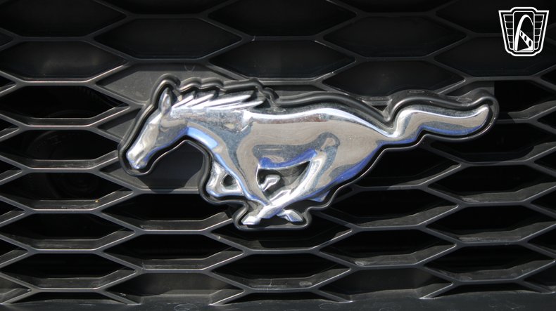 2005 Ford Mustang 37