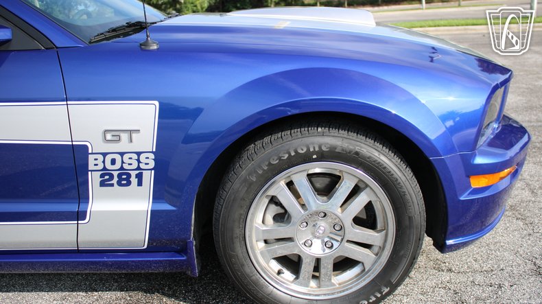 2005 Ford Mustang 36
