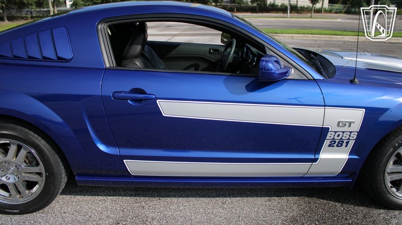 2005 Ford Mustang 35