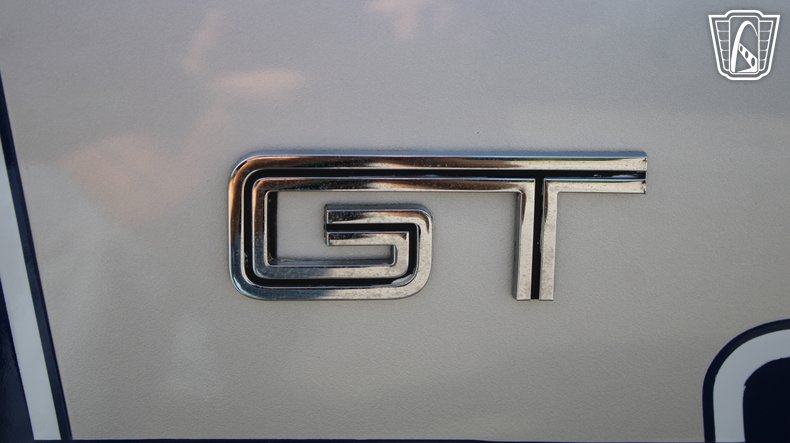 2005 Ford Mustang 39