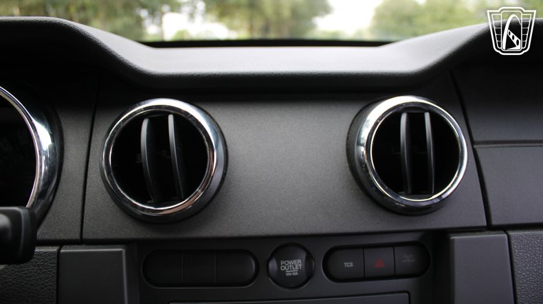 2005 Ford Mustang 83