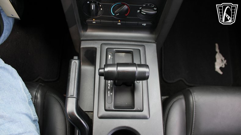 2005 Ford Mustang 86