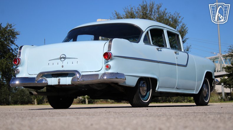 1955 Pontiac Chieftain 17