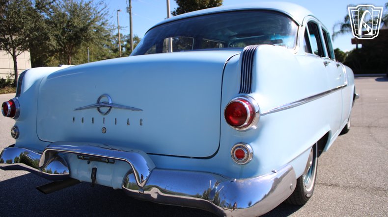1955 Pontiac Chieftain 32